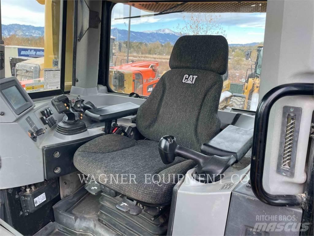 CAT D8T Гусеничные бульдозеры