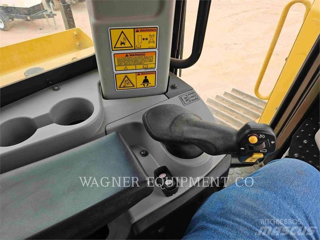 CAT D8T AW Гусеничные бульдозеры