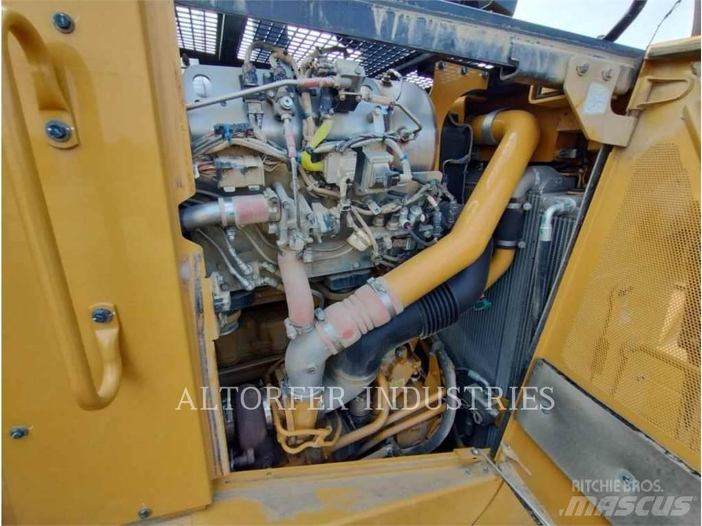 CAT D8T R Гусеничные бульдозеры