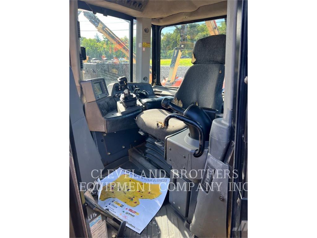 CAT D9T Гусеничные бульдозеры