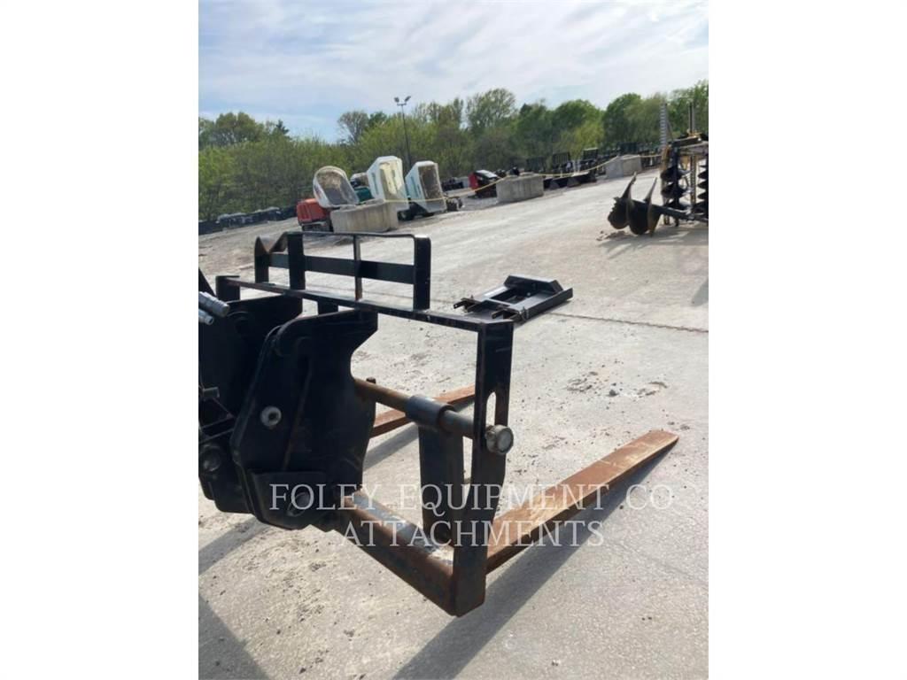 CAT FKTHT60W Телескопические погрузчики