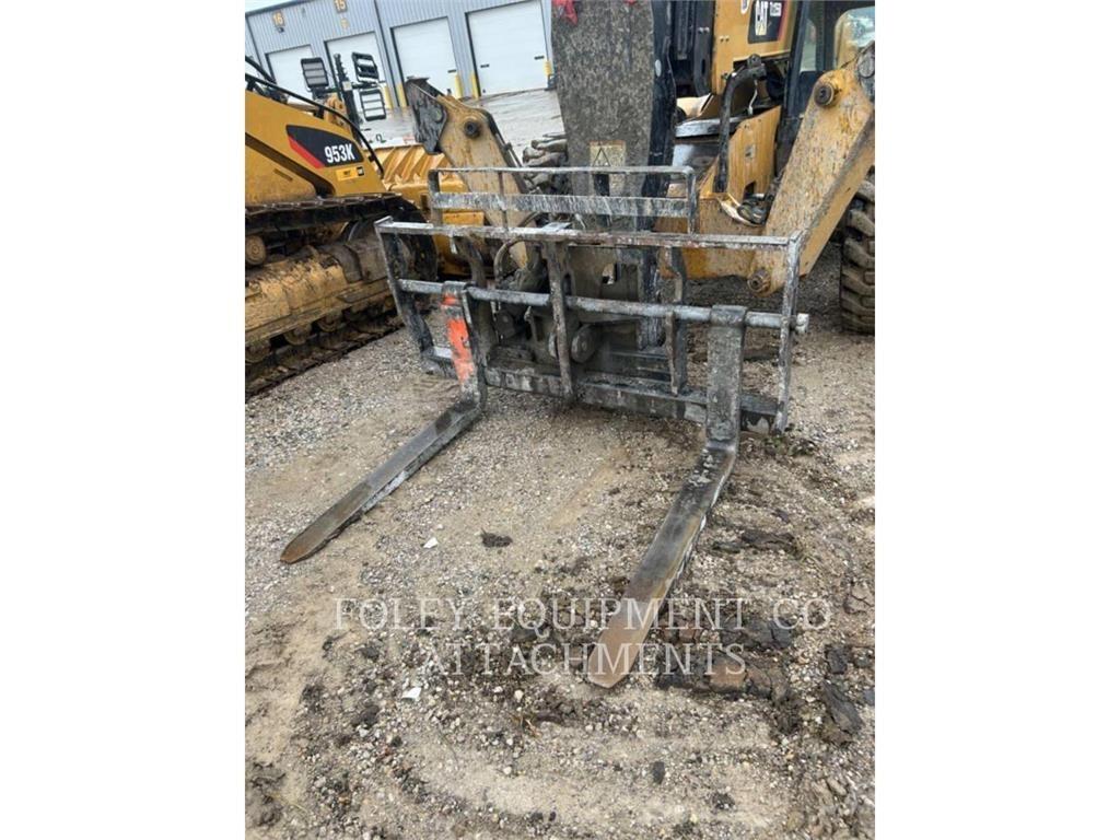 CAT FKTHT72W Телескопические погрузчики
