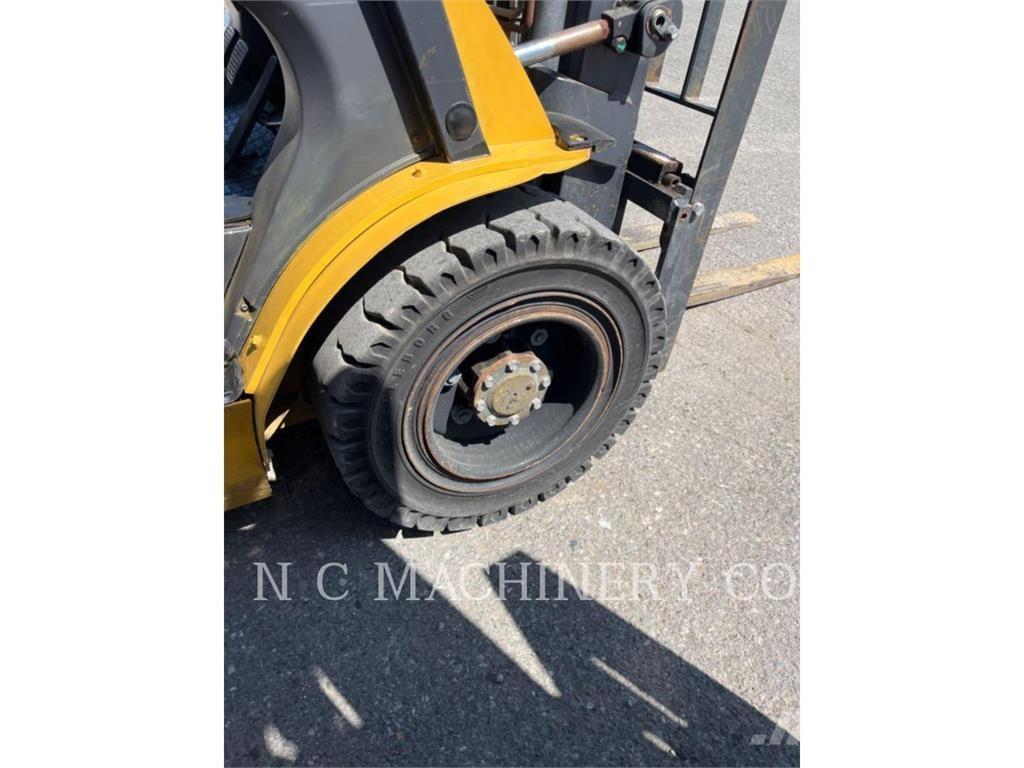 CAT GP30N5 Газовые погрузчики