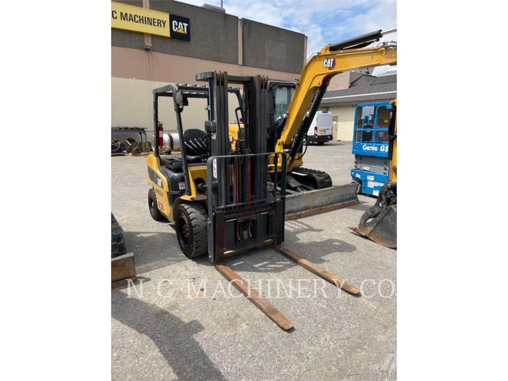 CAT GP30N5 Газовые погрузчики