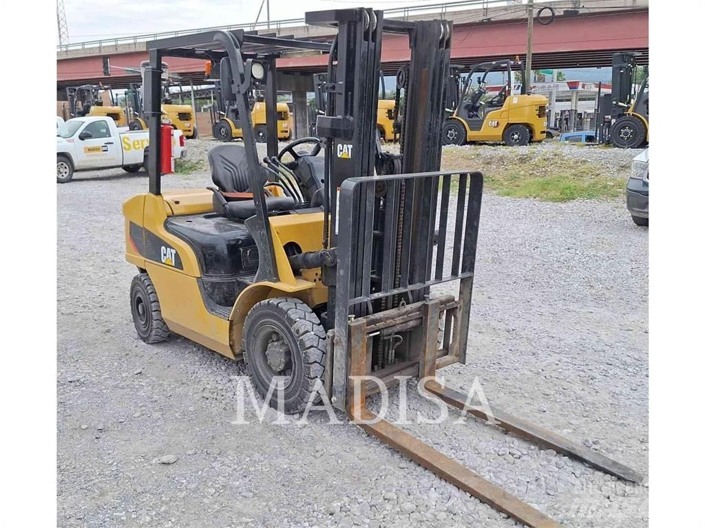 CAT LIFT TRUCKS DP25NM5 Дизельные погрузчики