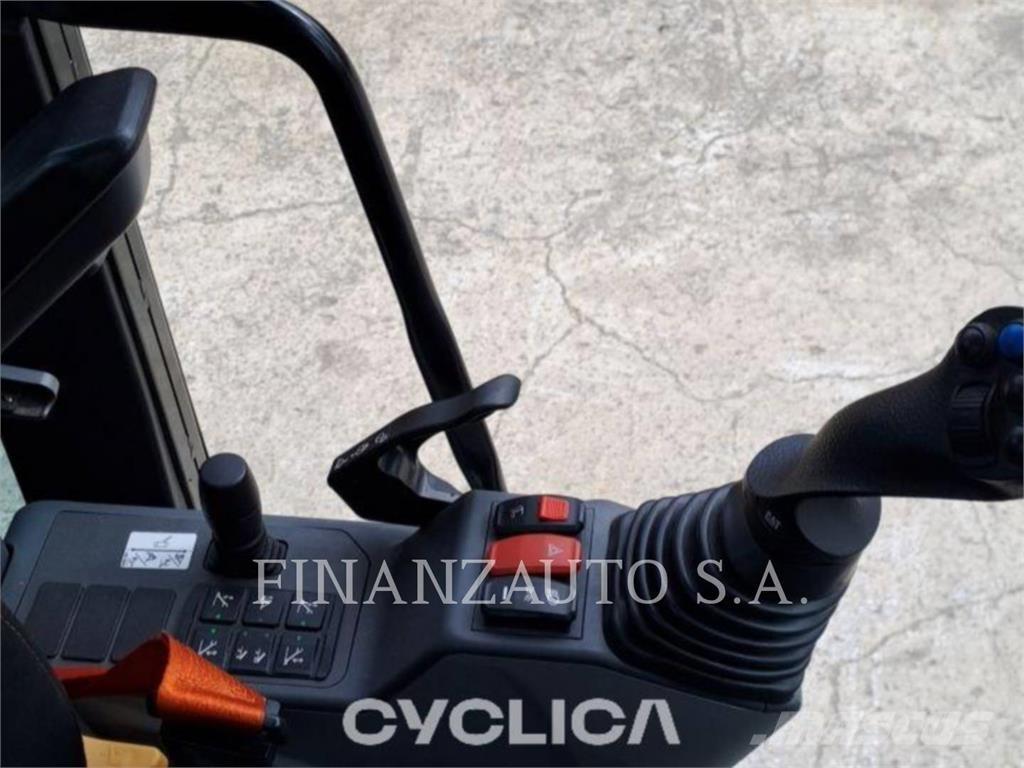 CAT M318 Колёсные экскаваторы