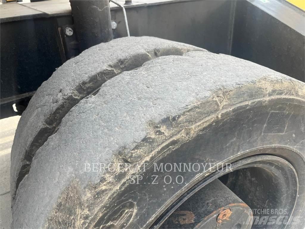 CAT MH3026 Колёсные экскаваторы