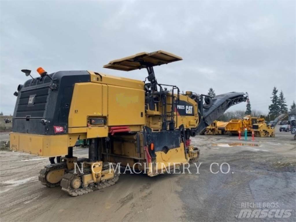 CAT PM825 Асфальтоукладчики