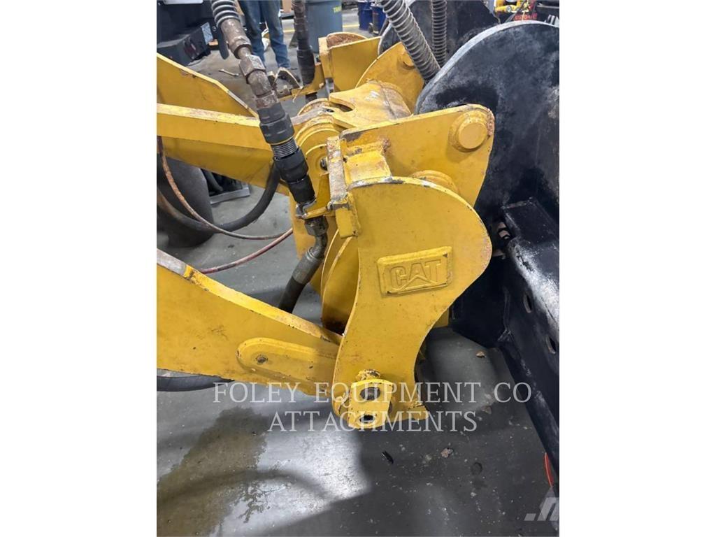 CAT QC930MT Фронтальные погрузчики
