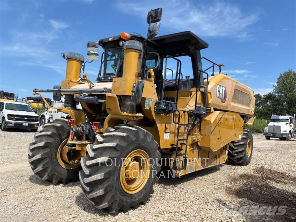 CAT RM600-01 Асфальтоукладчики