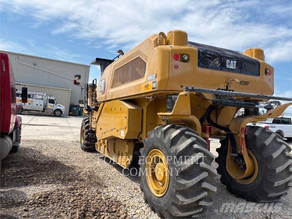 CAT RM600-01 Асфальтоукладчики