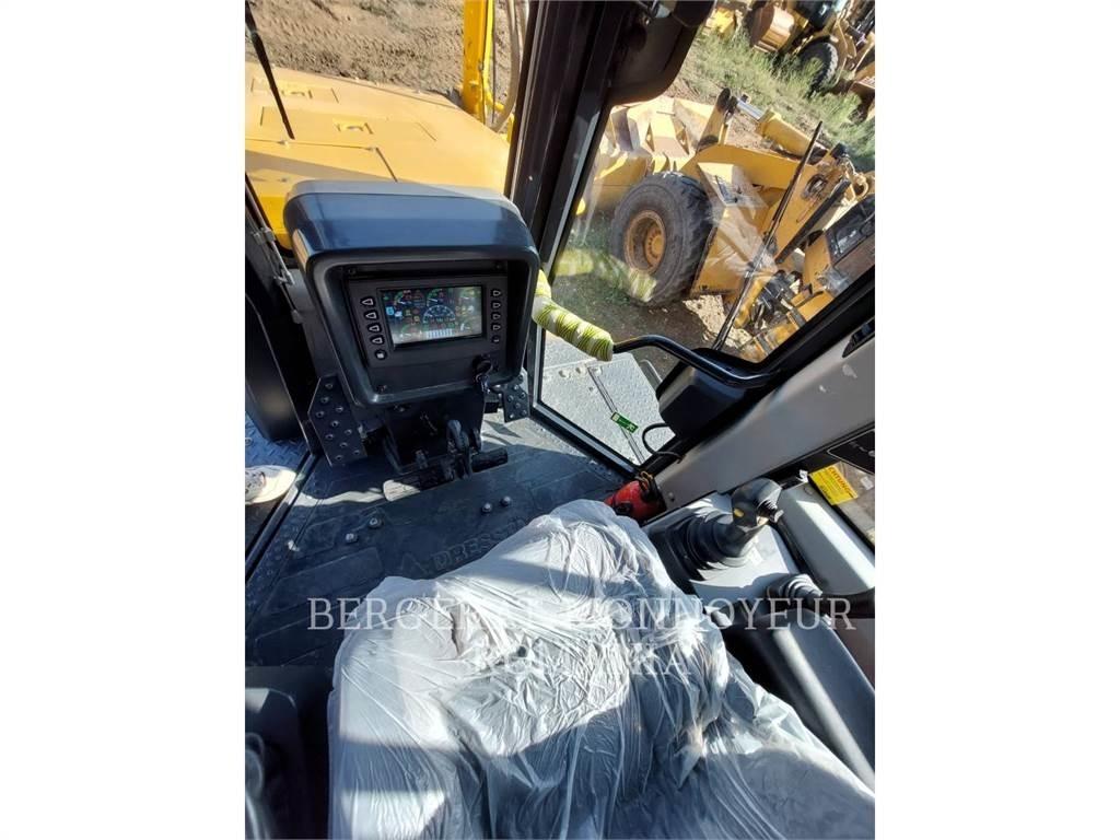 CAT TD-15M Гусеничные бульдозеры