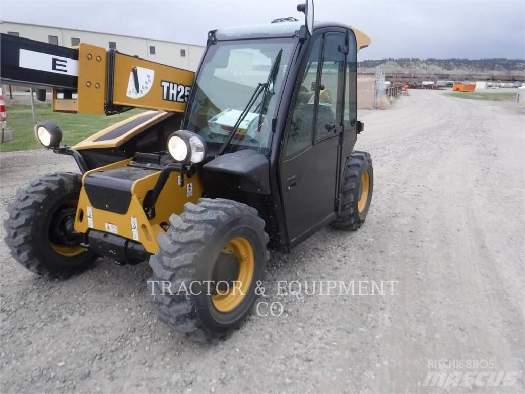 CAT TH255C Телескопические погрузчики