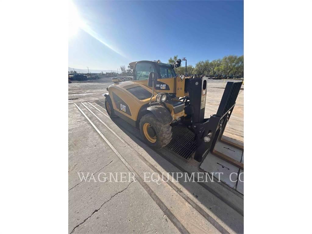 CAT TH255C Телескопические погрузчики