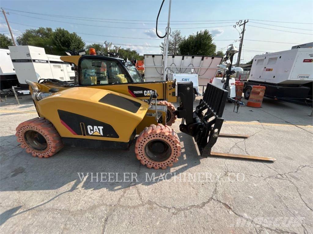 CAT TH255C CB Телескопические погрузчики