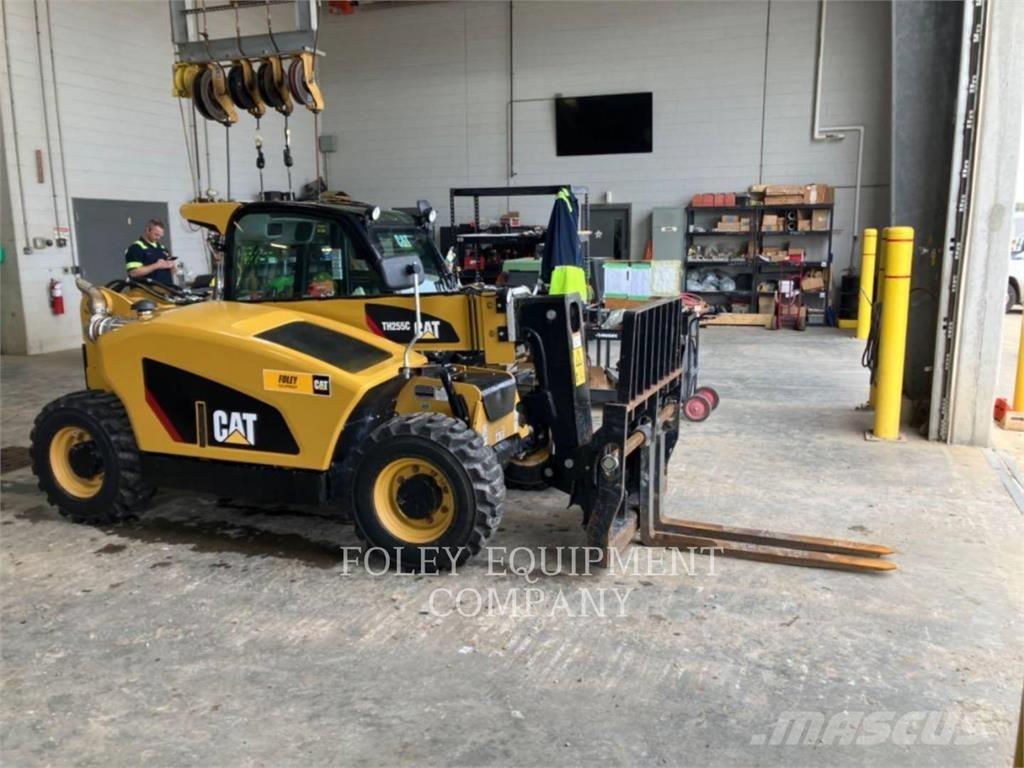 CAT TH255CC Телескопические погрузчики