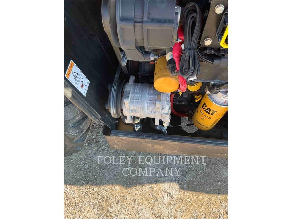 CAT TH255CC Телескопические погрузчики