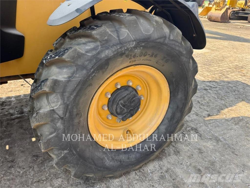 CAT TH417C Телескопические погрузчики