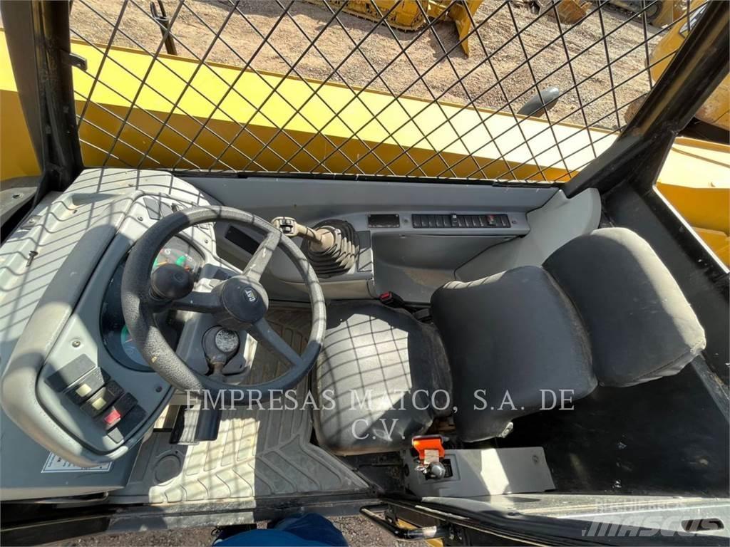 CAT TH460B Телескопические погрузчики