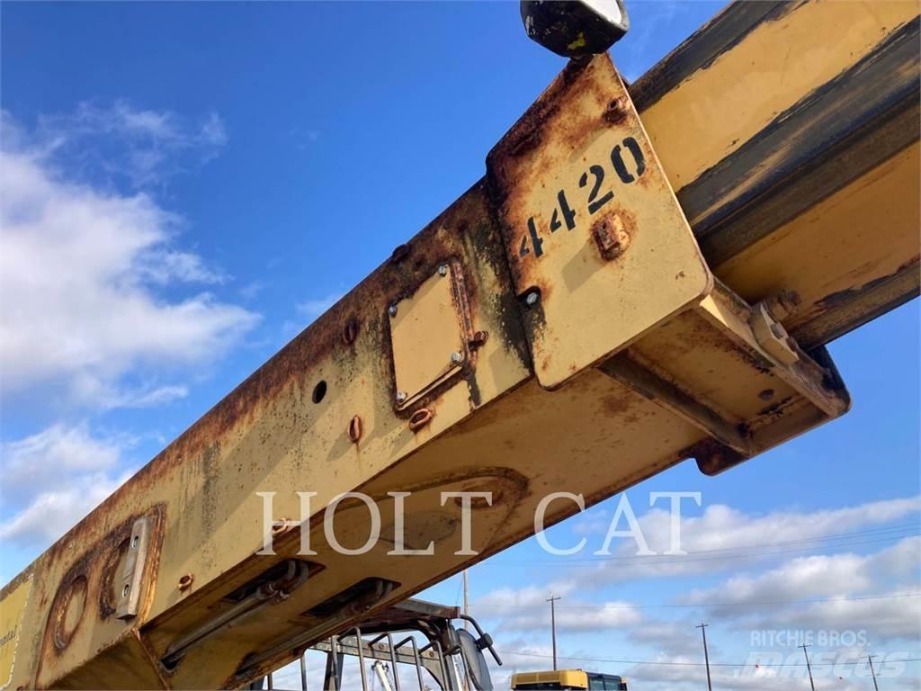 CAT TH63 Телескопические погрузчики