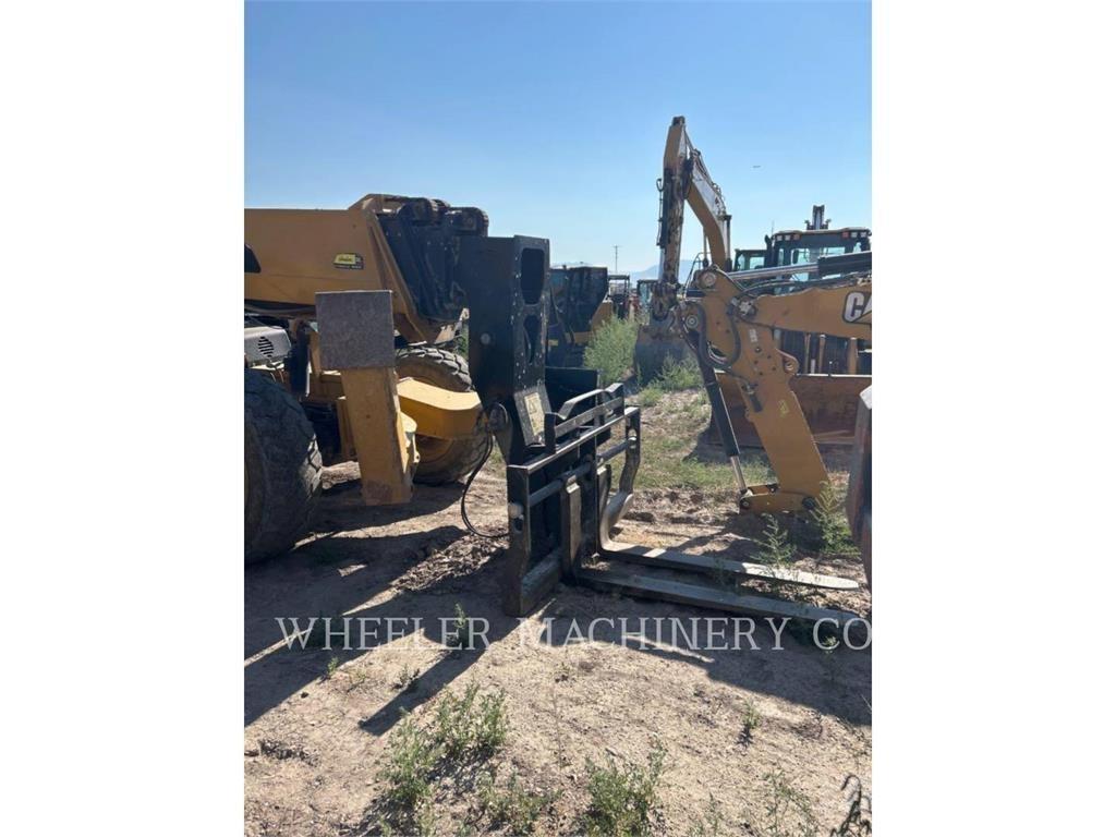 CAT TL1055C CB Телескопические погрузчики