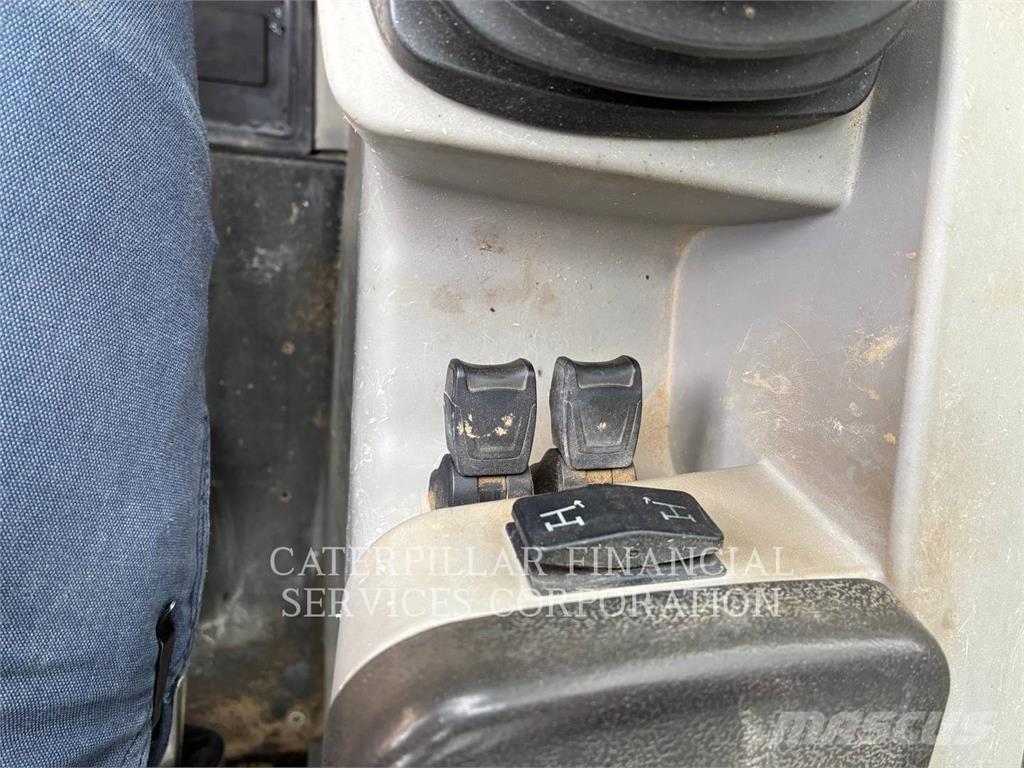 CAT TL1055D Телескопические погрузчики