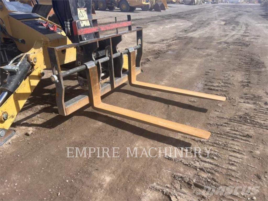 CAT TL1055D Телескопические погрузчики