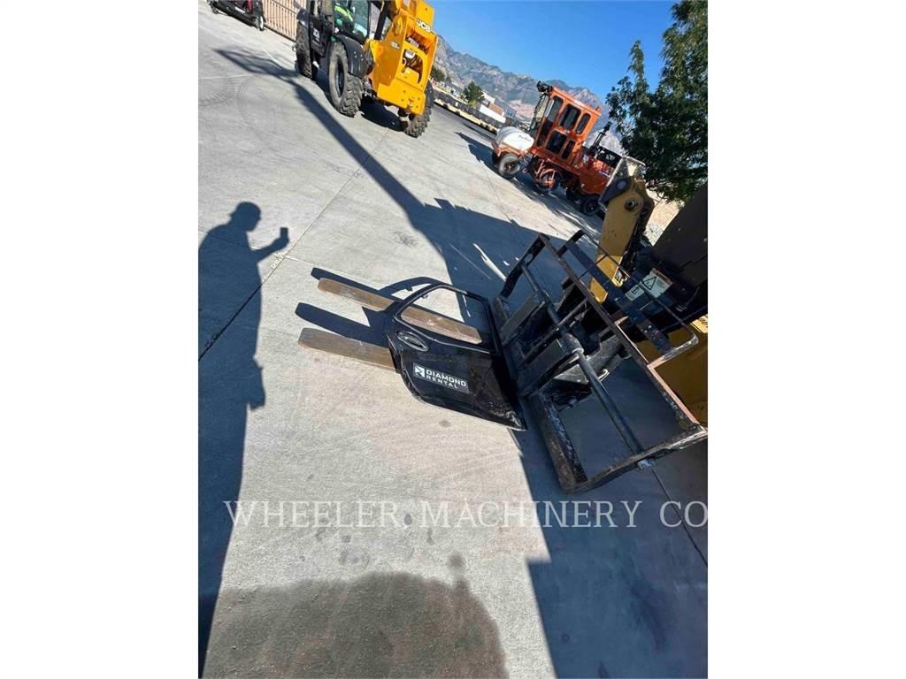 CAT TL1055D CB Телескопические погрузчики