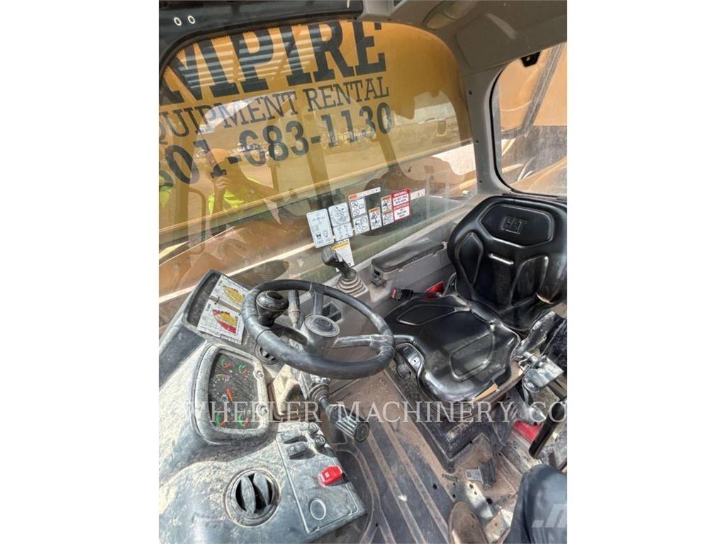 CAT TL1055D CB Телескопические погрузчики