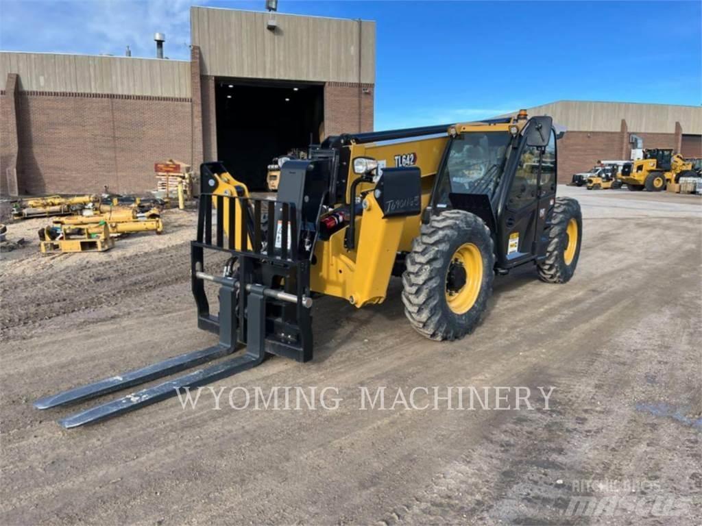 CAT TL642 Телескопические погрузчики