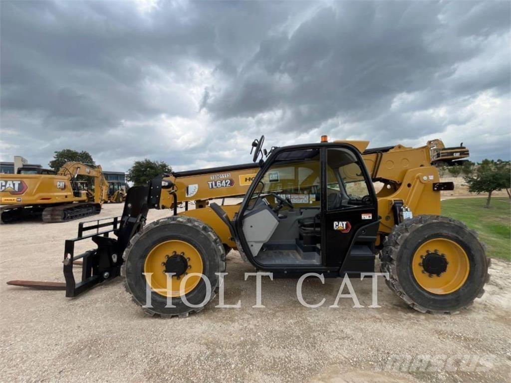 CAT TL642 Телескопические погрузчики