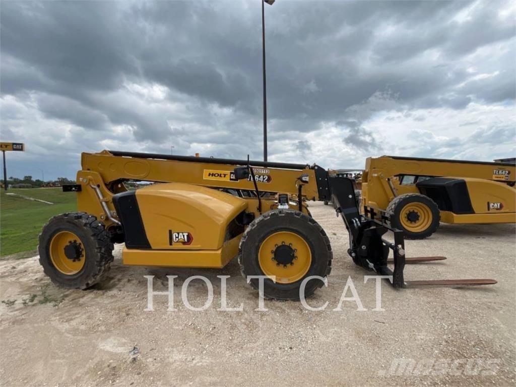 CAT TL642 Телескопические погрузчики