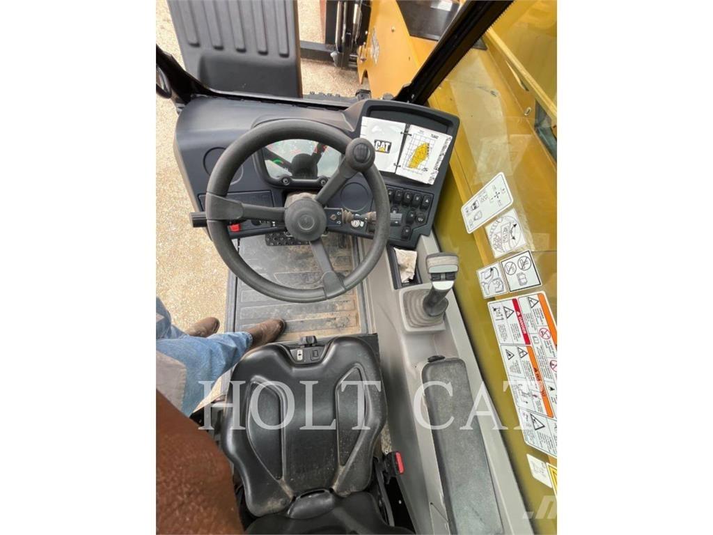 CAT TL642 Телескопические погрузчики