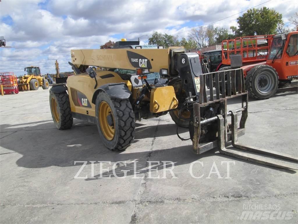 CAT TL642C Телескопические погрузчики