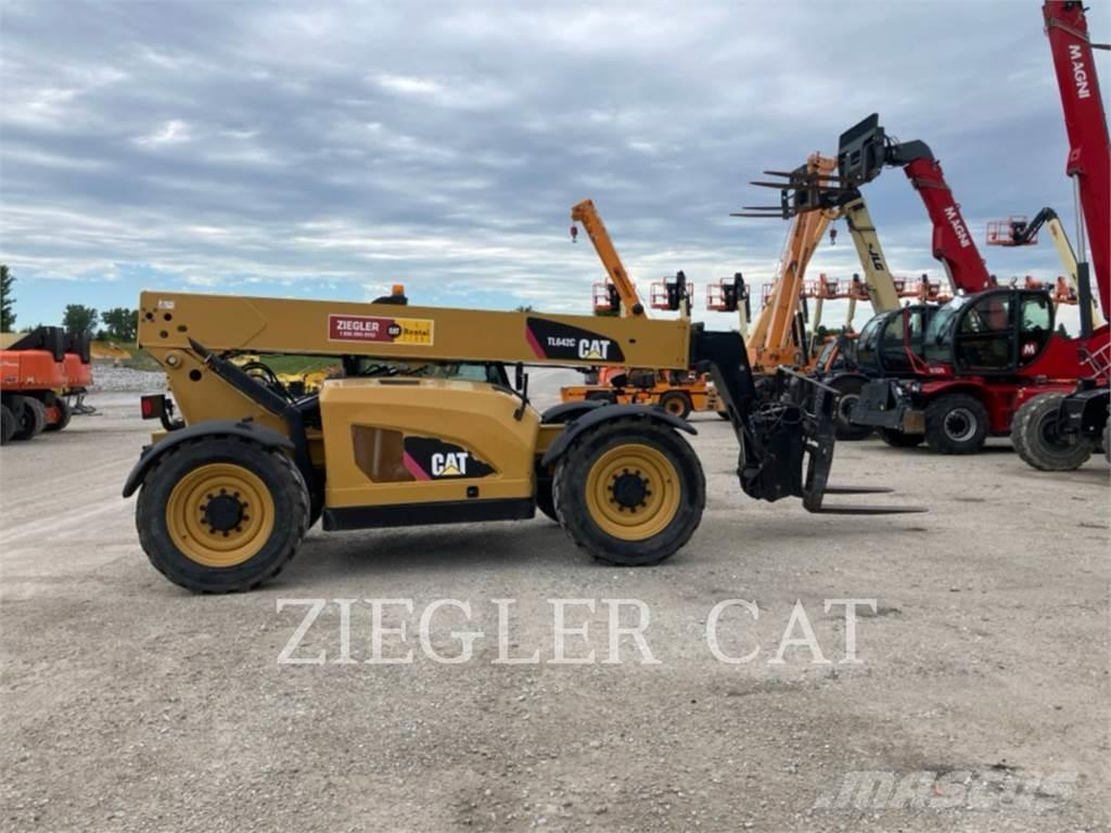 CAT TL642C Телескопические погрузчики