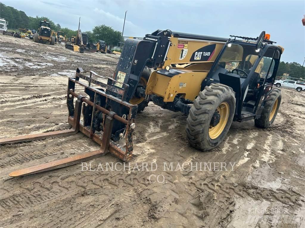 CAT TL642D Телескопические погрузчики