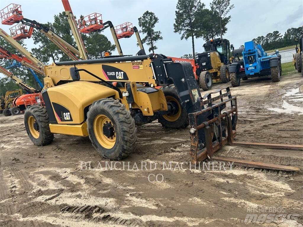 CAT TL642D Телескопические погрузчики