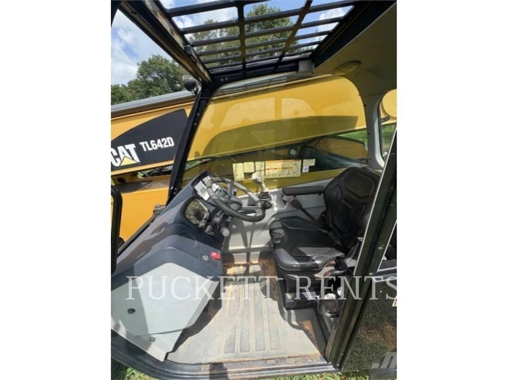 CAT TL642D Телескопические погрузчики