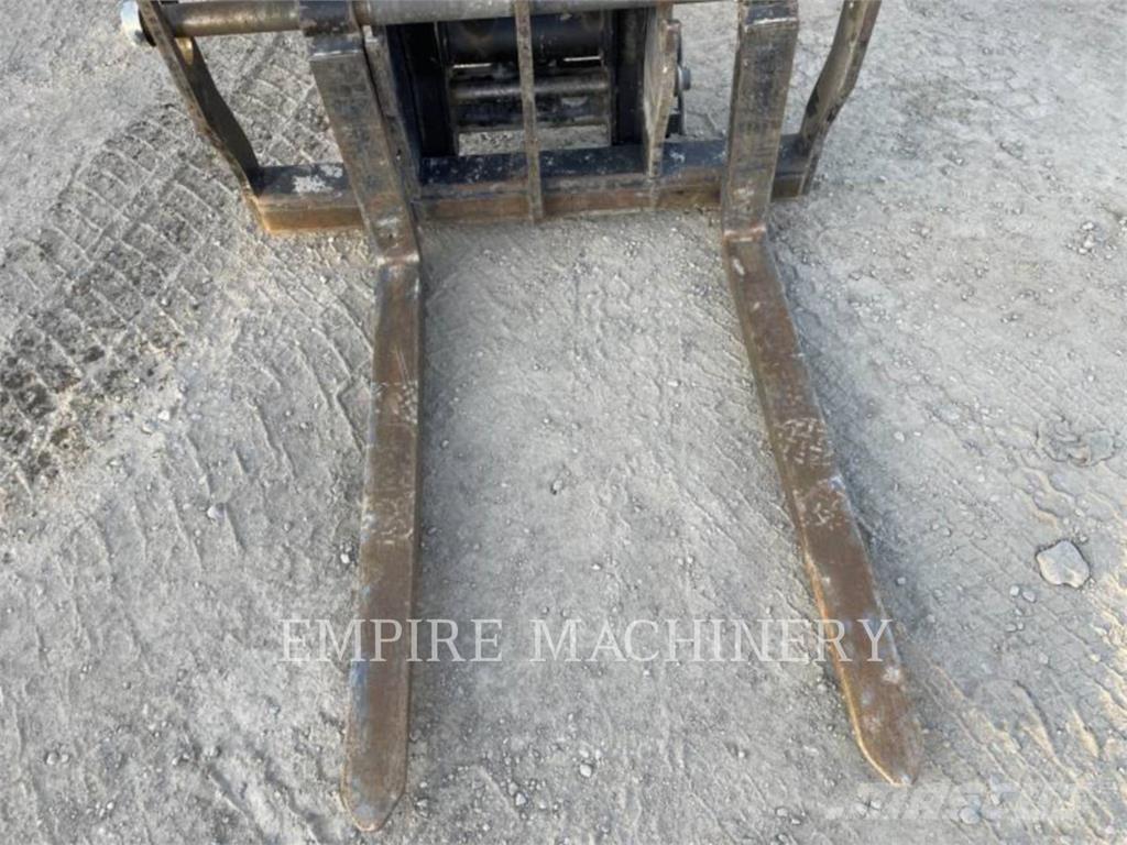 CAT TL642D Телескопические погрузчики