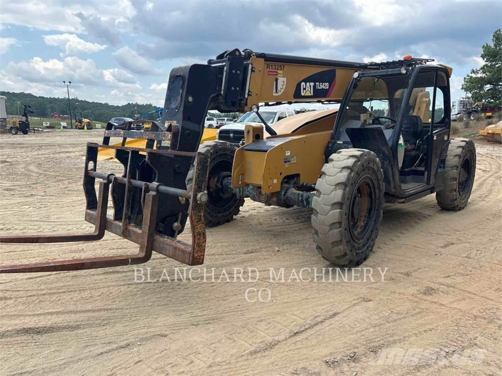 CAT TL642D Телескопические погрузчики