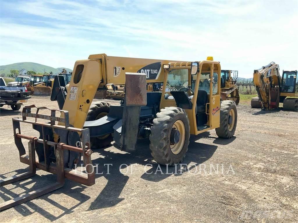 CAT TL943 Телескопические погрузчики