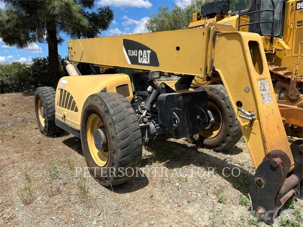CAT TL943 Телескопические погрузчики