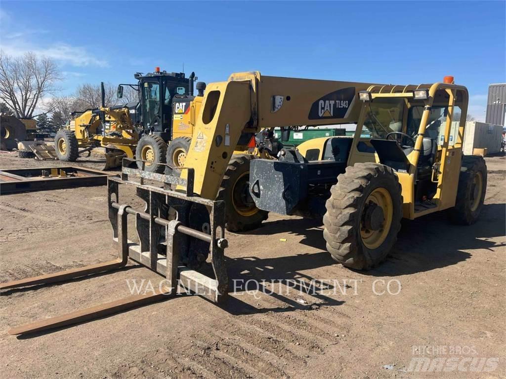 CAT TL943 Телескопические погрузчики