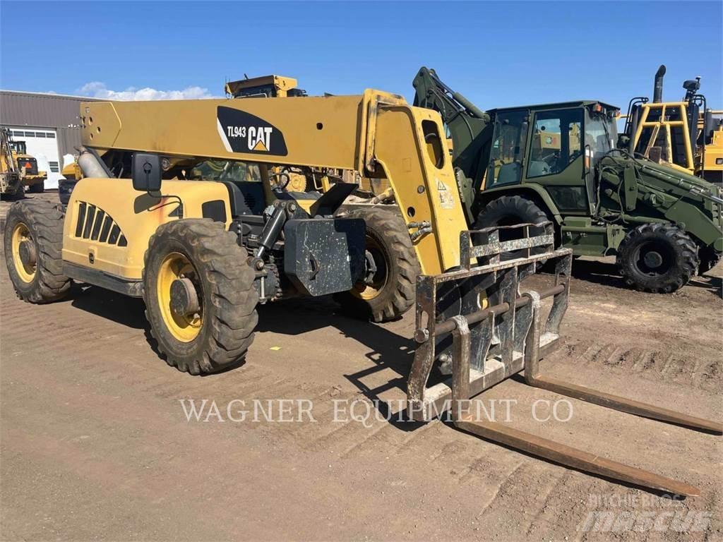 CAT TL943 Телескопические погрузчики