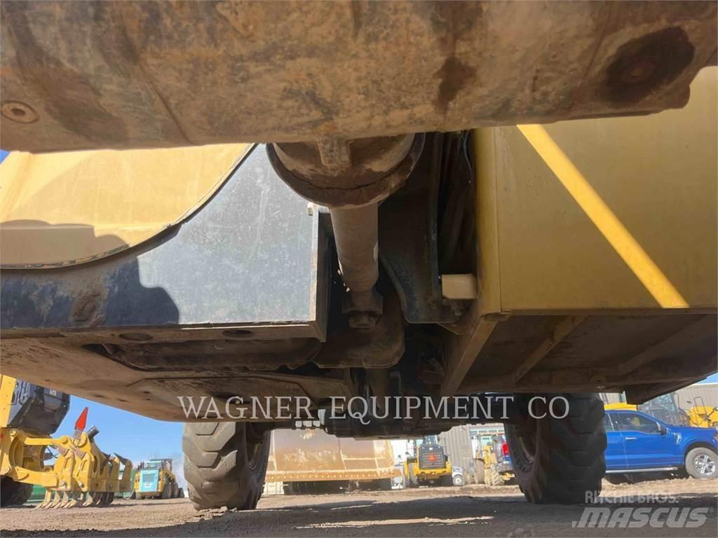CAT TL943 Телескопические погрузчики