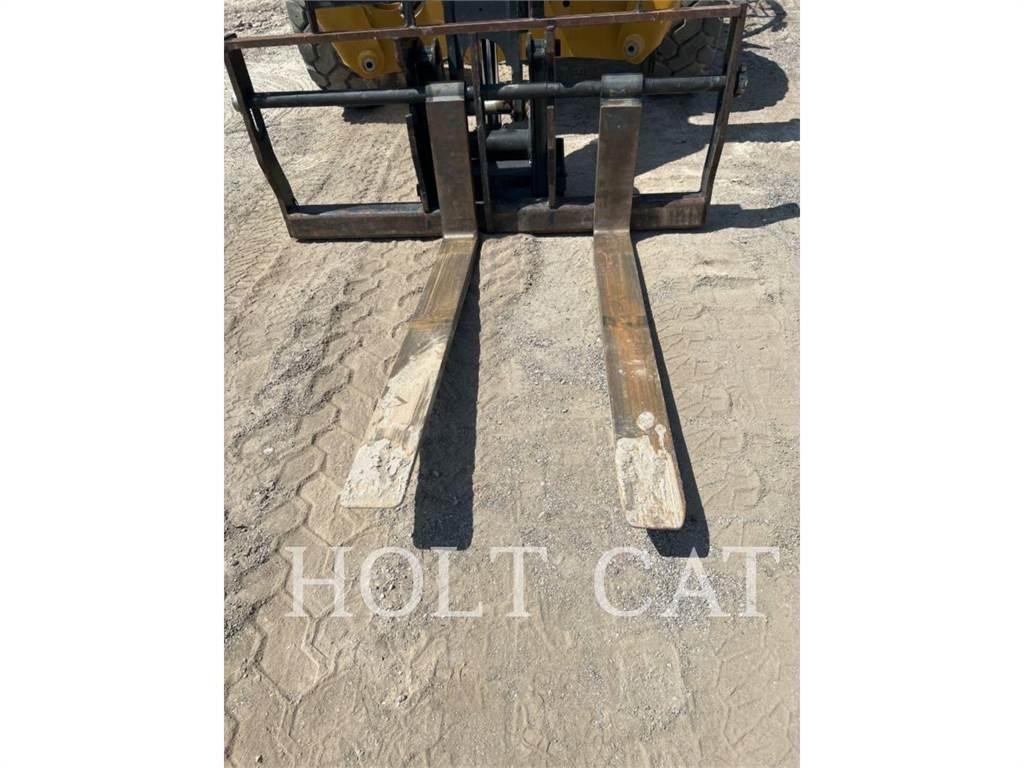 CAT TL943 Телескопические погрузчики