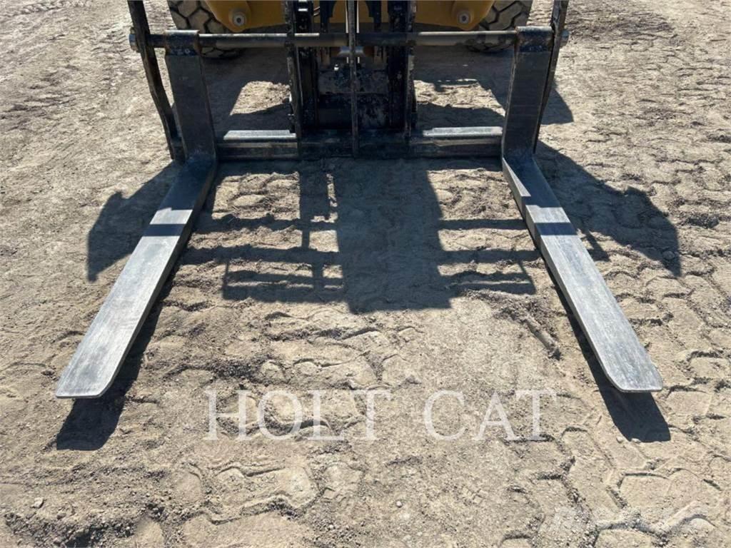 CAT TL943 Телескопические погрузчики