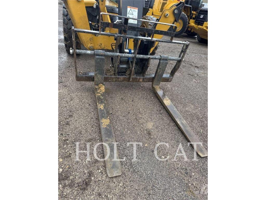 CAT TL943 Телескопические погрузчики