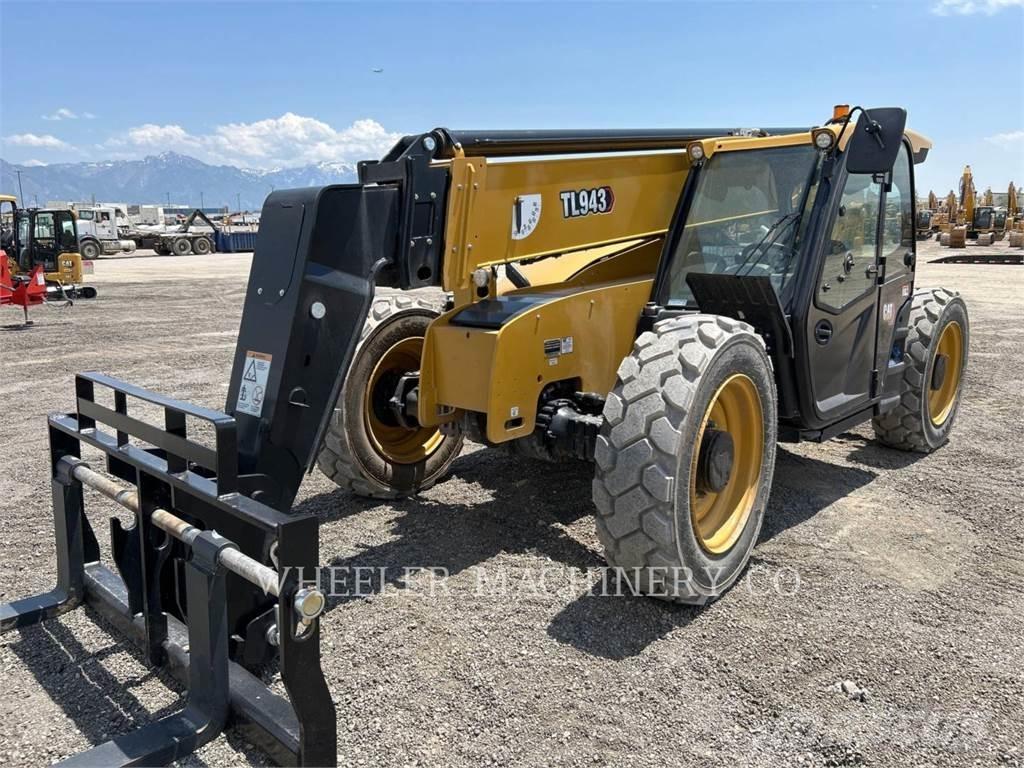 CAT TL943 CB Телескопические погрузчики
