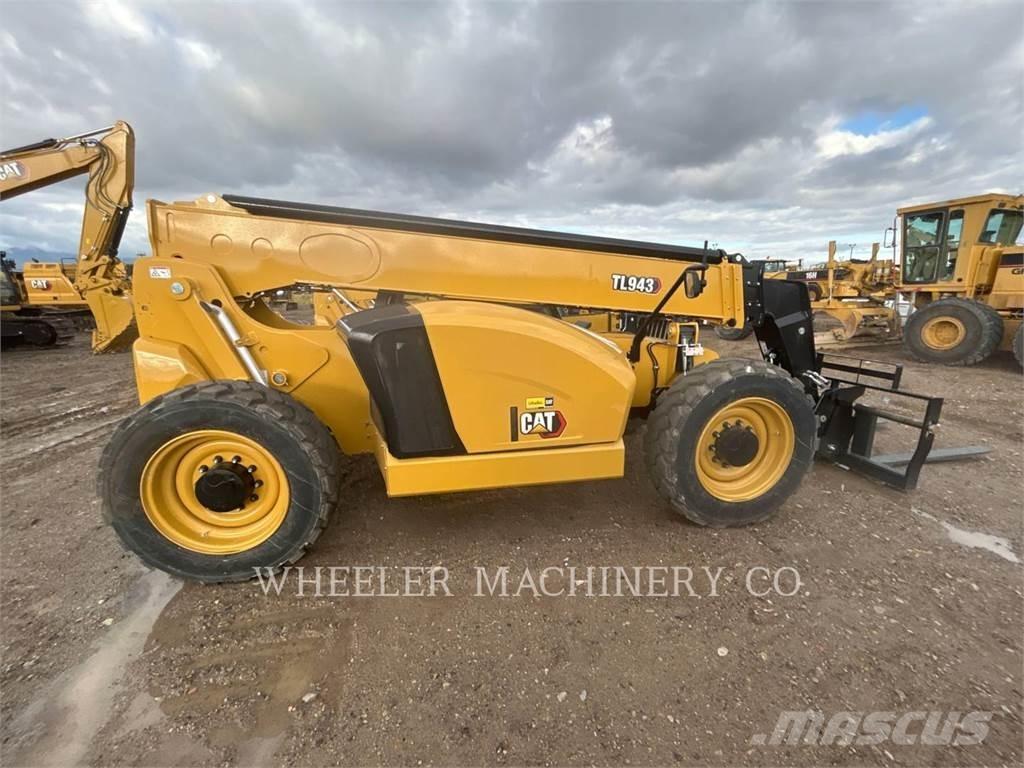 CAT TL943 CB Телескопические погрузчики